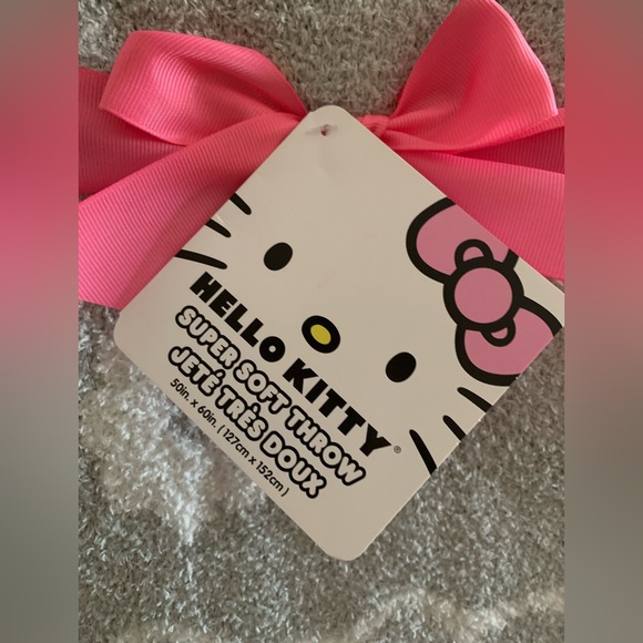 NWT Hello Kitty Throw Blanket - Picture 3 of 5